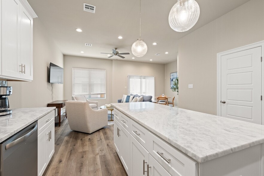 Building Photo - 127 Spoonbill Dr