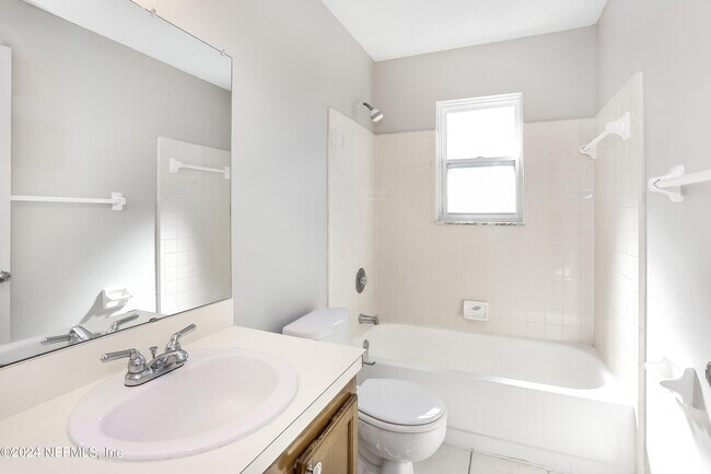 Building Photo - 2065 Chelwood Ct