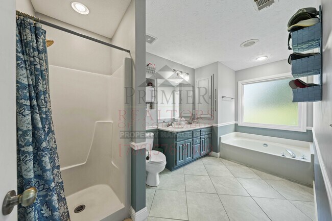 Building Photo - 393 Lee Rd 554