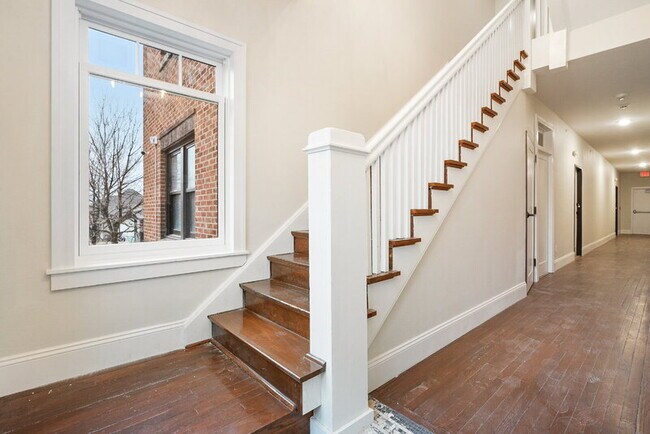 Building Photo - 702 20th St