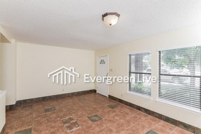 Building Photo - 13918 Villa Camino