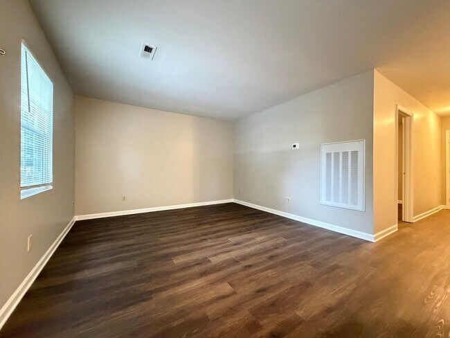 Building Photo - 221 Quintas Ave