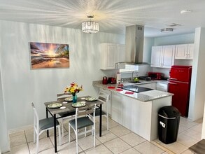 Building Photo - Rebecca