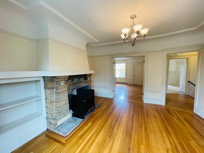 Building Photo - 1309 Kansas St