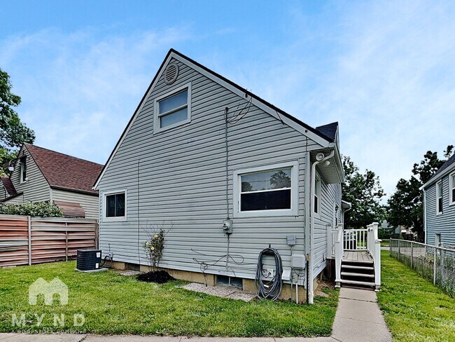 Building Photo - 853 S Hague Ave