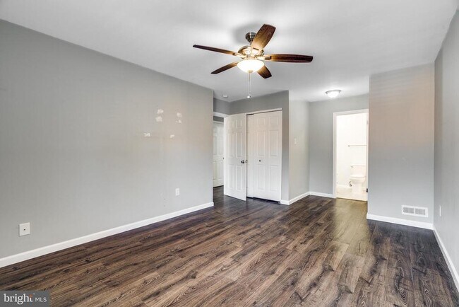 Building Photo - 102B Kelly Cove
