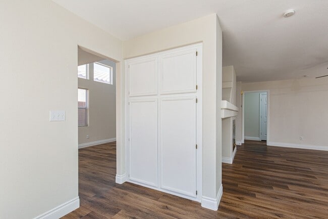 Building Photo - Recently renovated 4 br home in the Southwest