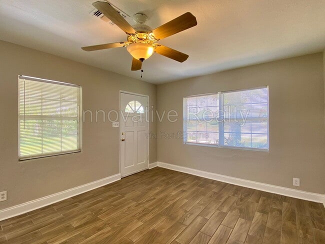 Building Photo - 311 Lake Annie Dr