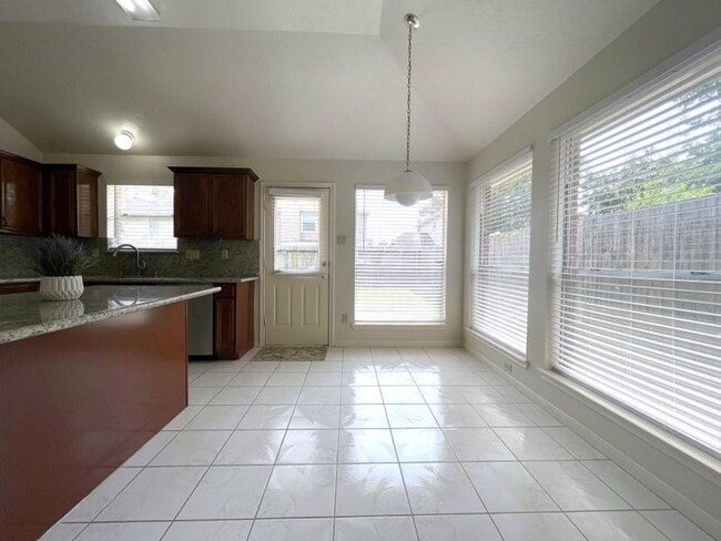 Building Photo - 15514 Heritage Country Ct