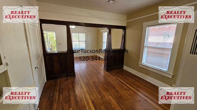Building Photo - 8th Street and Euclid - 1 bedroom 1 bath r...