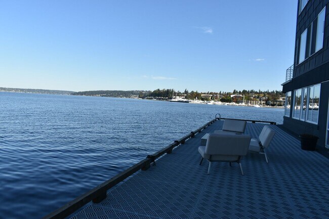 Building Photo - Kirkland Waterfront Condo Available Now! S...