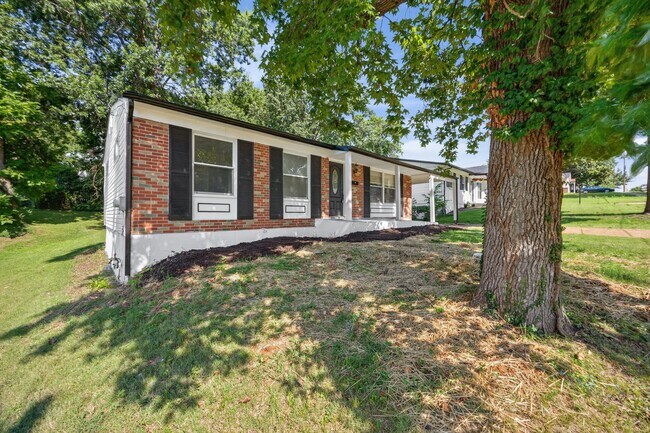 Building Photo - 609 N Elm Ave