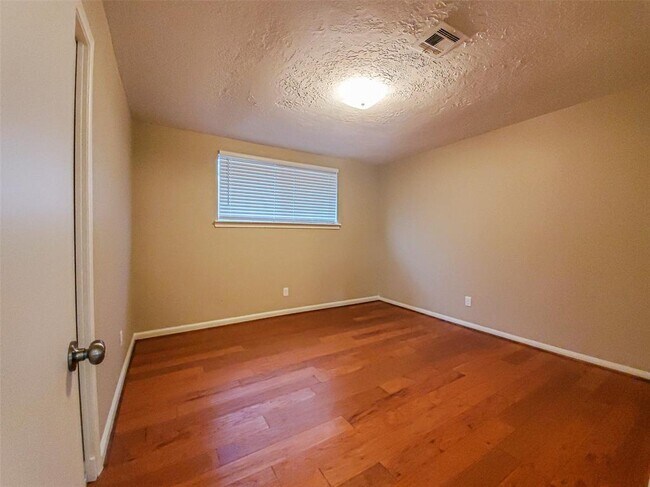 Building Photo - 28903 Twisted Oak Dr