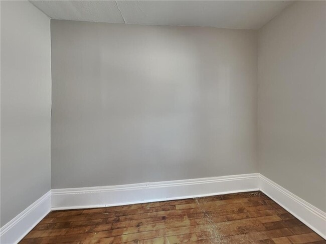 Building Photo - 4042 Clinton Ave