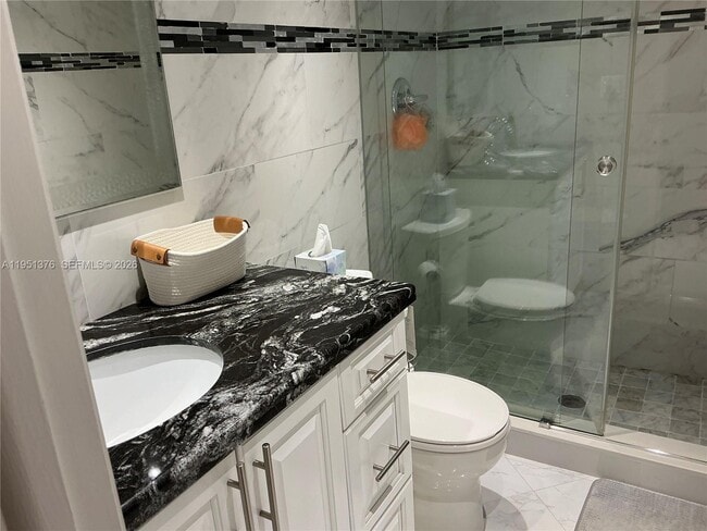 Building Photo - 400 Leslie Dr