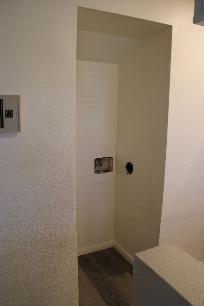 Building Photo - 2 BR, 1 and 1/2 BA Condo with 2 Parking Space
