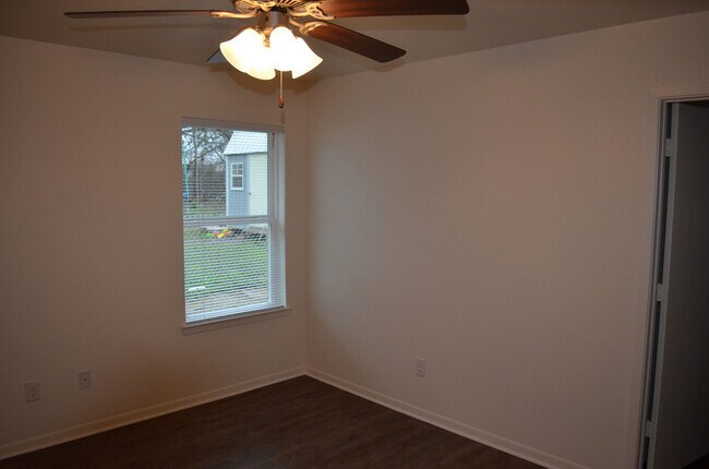 Building Photo - 211 Coby Dr