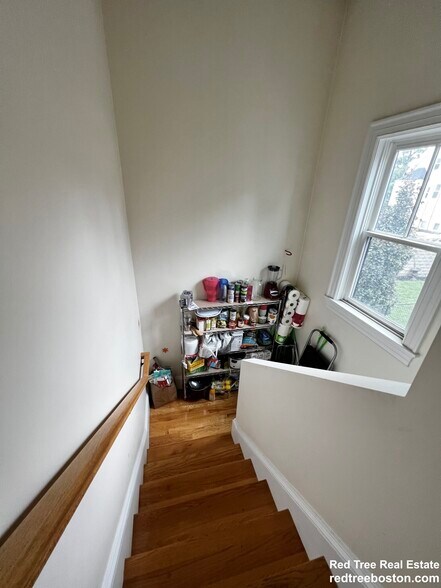 Building Photo - 84 Linden St