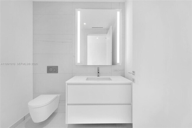 Building Photo - 300 Biscayne Blvd Way