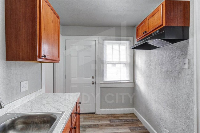 Building Photo - 3209 W 10th St