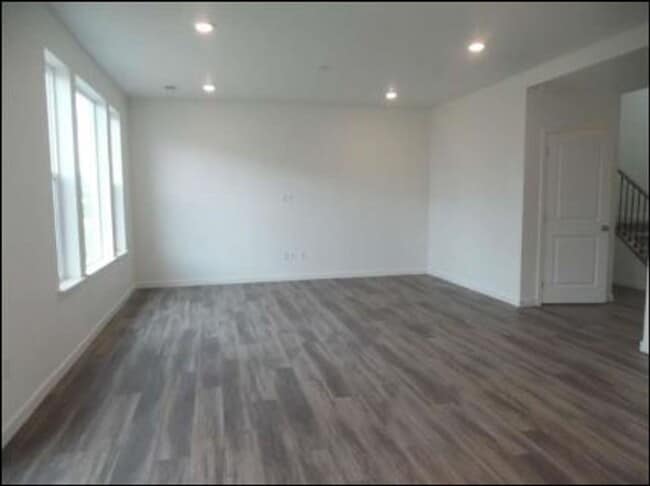 Building Photo - Beautiful Home in Frederick with Solar Panels!