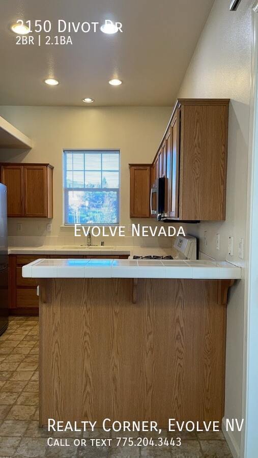 Building Photo - 2150 Divot Dr