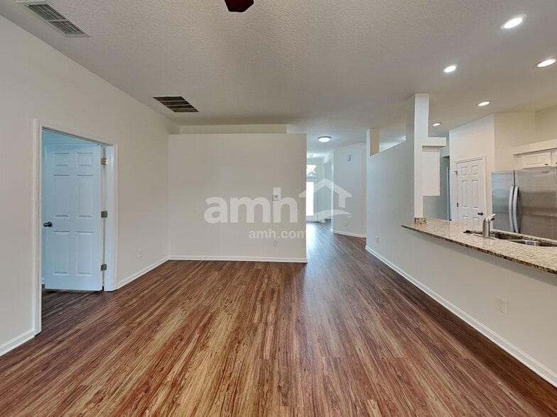 Building Photo - 245 Carolina Jasmine Ln