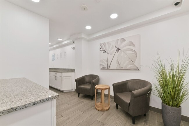 Building Photo - 64 Market St