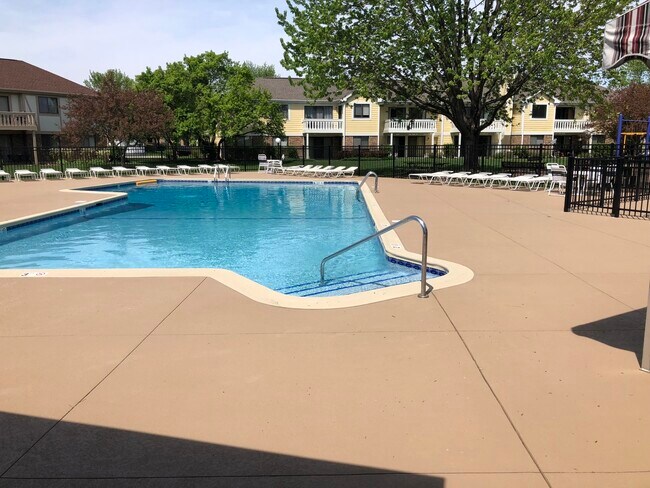 Building Photo - 697 Oakmont Ln