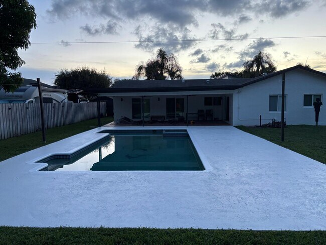 Building Photo - 840 NW 48th Ave