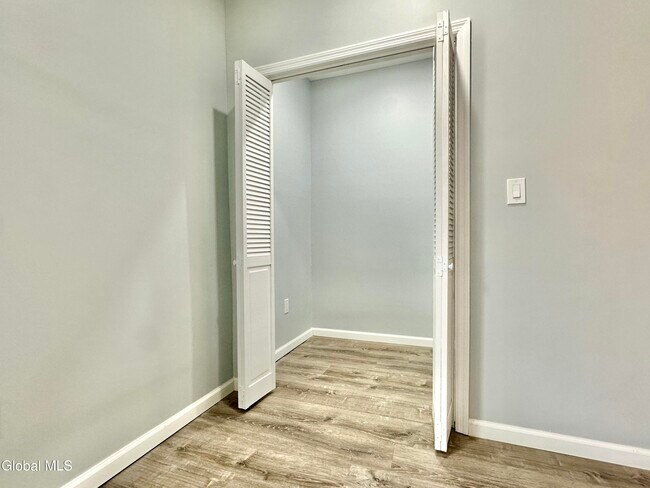 Building Photo - 37 High St