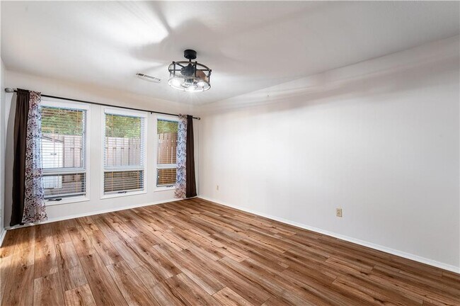 Building Photo - 17 Mellor Ln