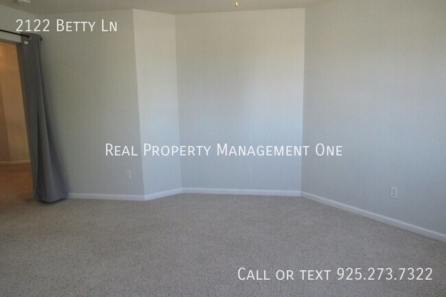 Building Photo - 2122 Betty Ln