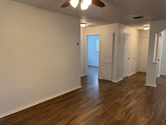 Building Photo - 132 Meadow Way