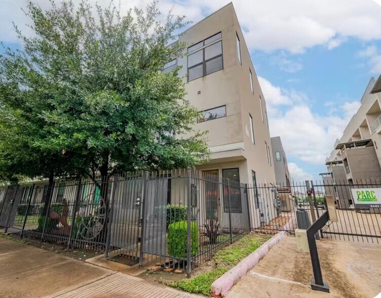 Building Photo - 2401 Crawford St