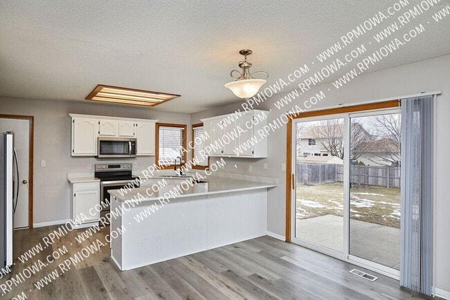 Building Photo - 1913 NW Pleasant St