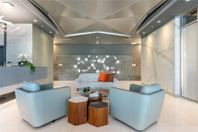 Building Photo - 9940 W Bay Harbor Dr