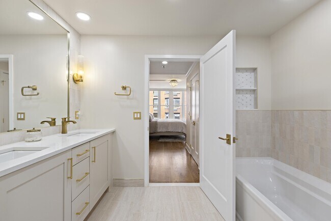 Building Photo - 1125 Maxwell Ln