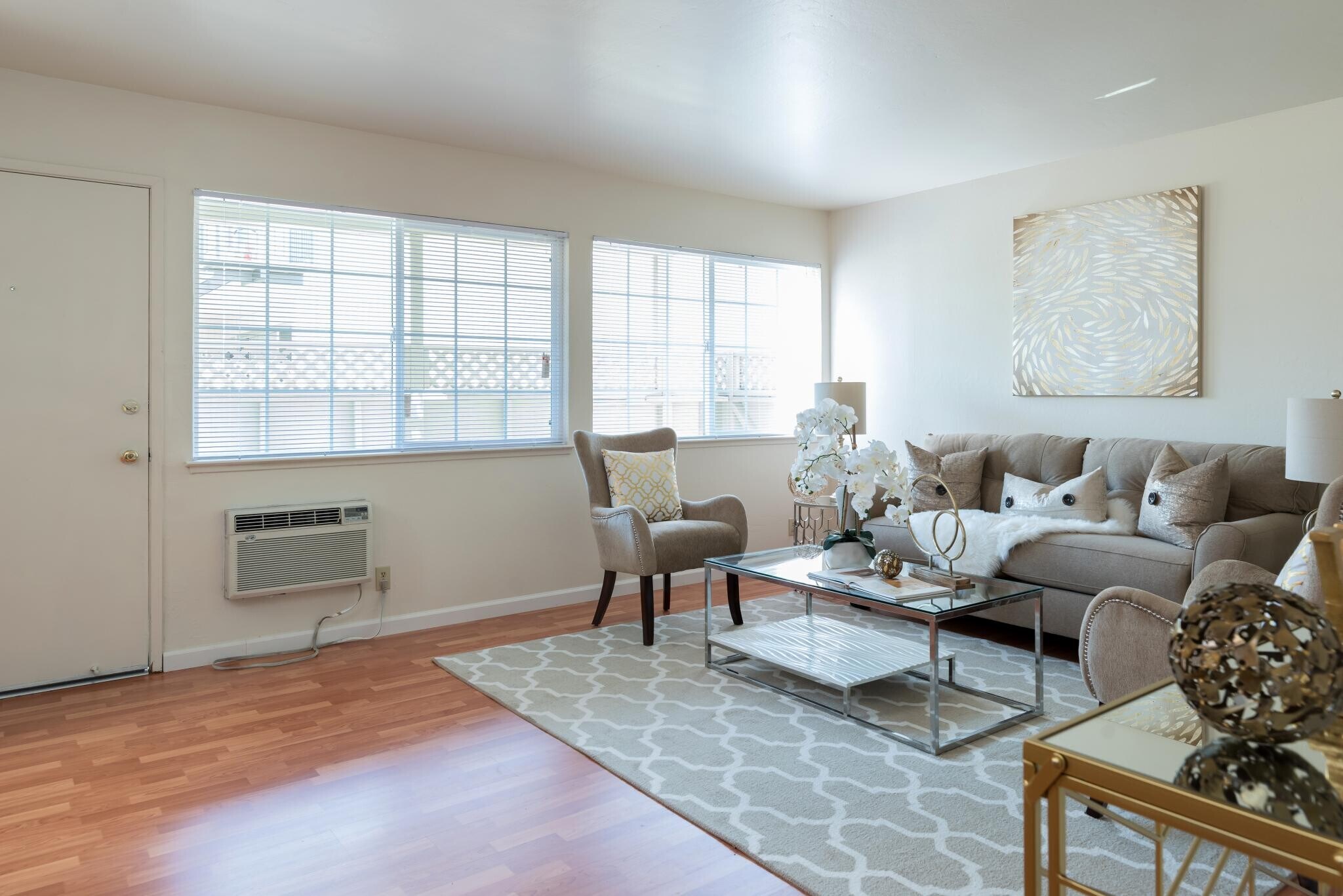 Building Photo - 39118 Sundale Dr