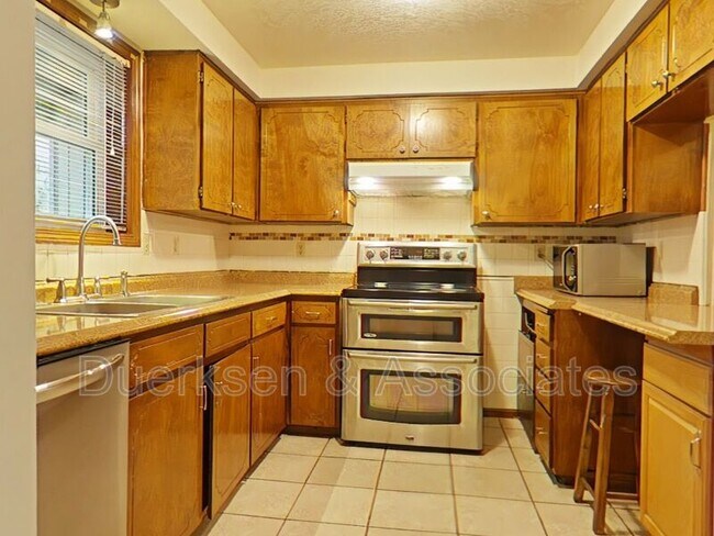 Building Photo - 1674 SW Country Club Pl