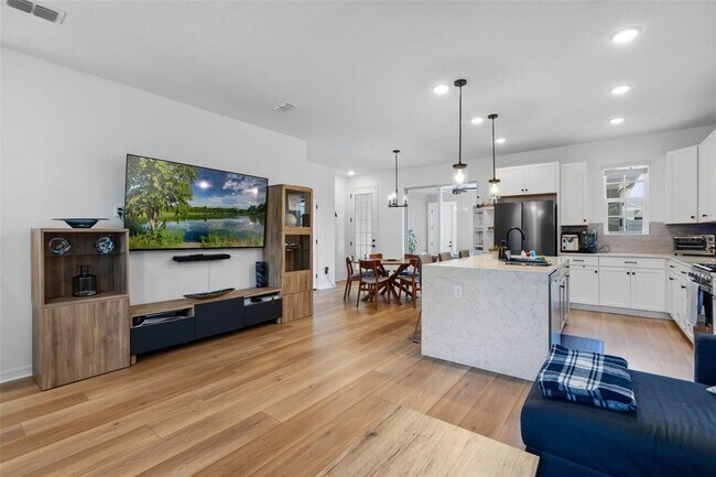 Building Photo - 1859 Is Vlg Wy