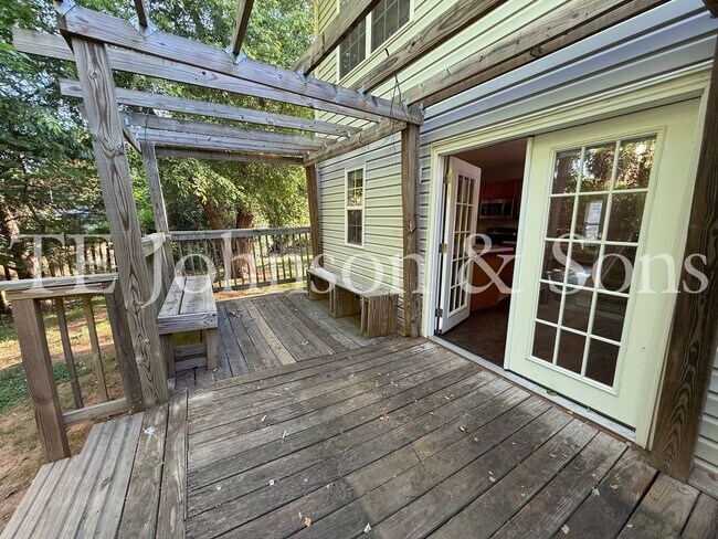 Building Photo - 3355 Kensington Pl
