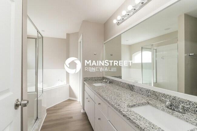 Building Photo - 4 Bedroom Pet-Friendly Home in LAKELAND, FL with Main Street Renewal