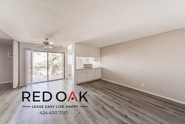 Building Photo - 8614 Woodley Ave