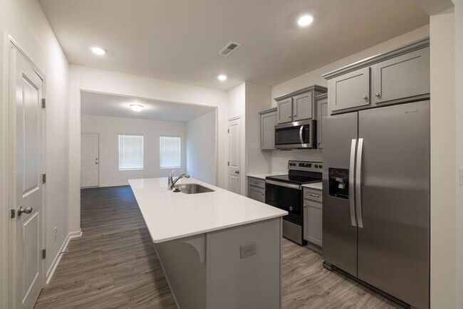 Building Photo - 2 Bedroom Townhome in Lowell (Minutes from I-85)- MOVE IN READY