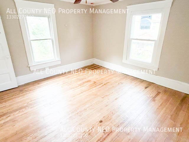Building Photo - 519 E 103rd St