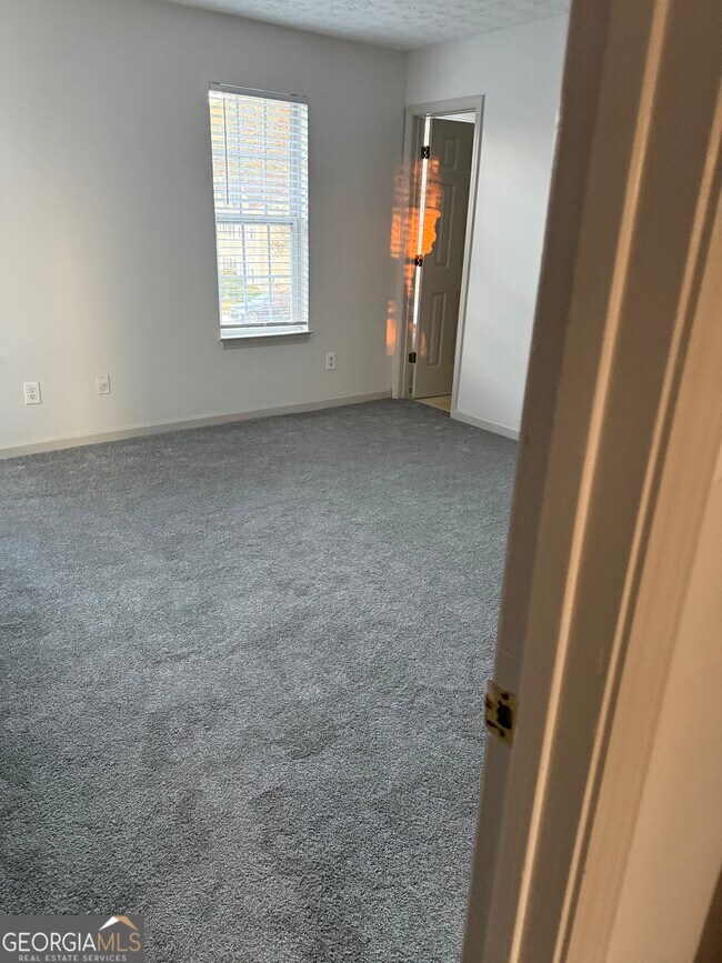 Building Photo - 5460 Hampton Ct