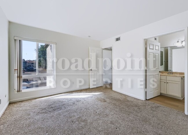 Building Photo - 2536 White Oak Pl