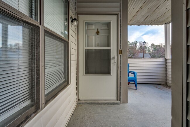Building Photo - Charming 2 bedroom, 2 bathroom home locate...