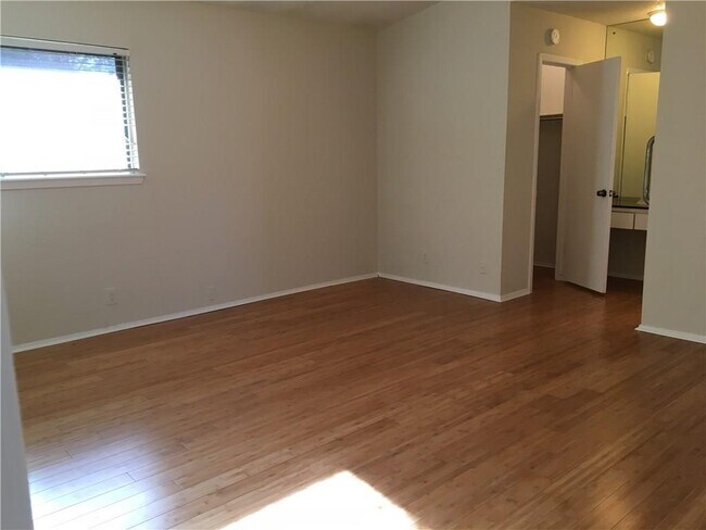 Building Photo - 1705 Pebble Brook Dr